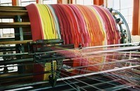 レ・トワール・デュ・ソレイユ Les Toiles du Soleil 布を織る